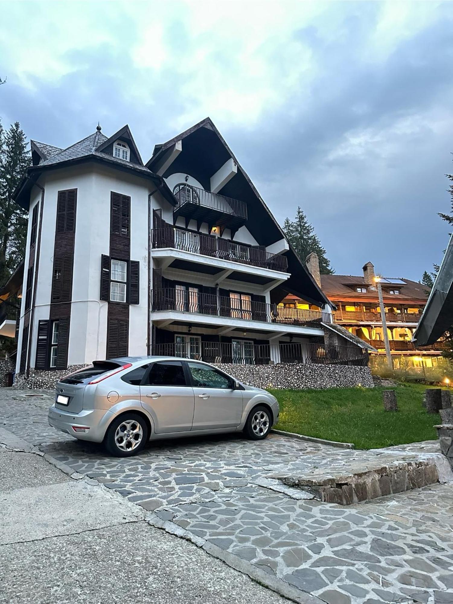 Pine Peak Apartments Предял Екстер'єр фото